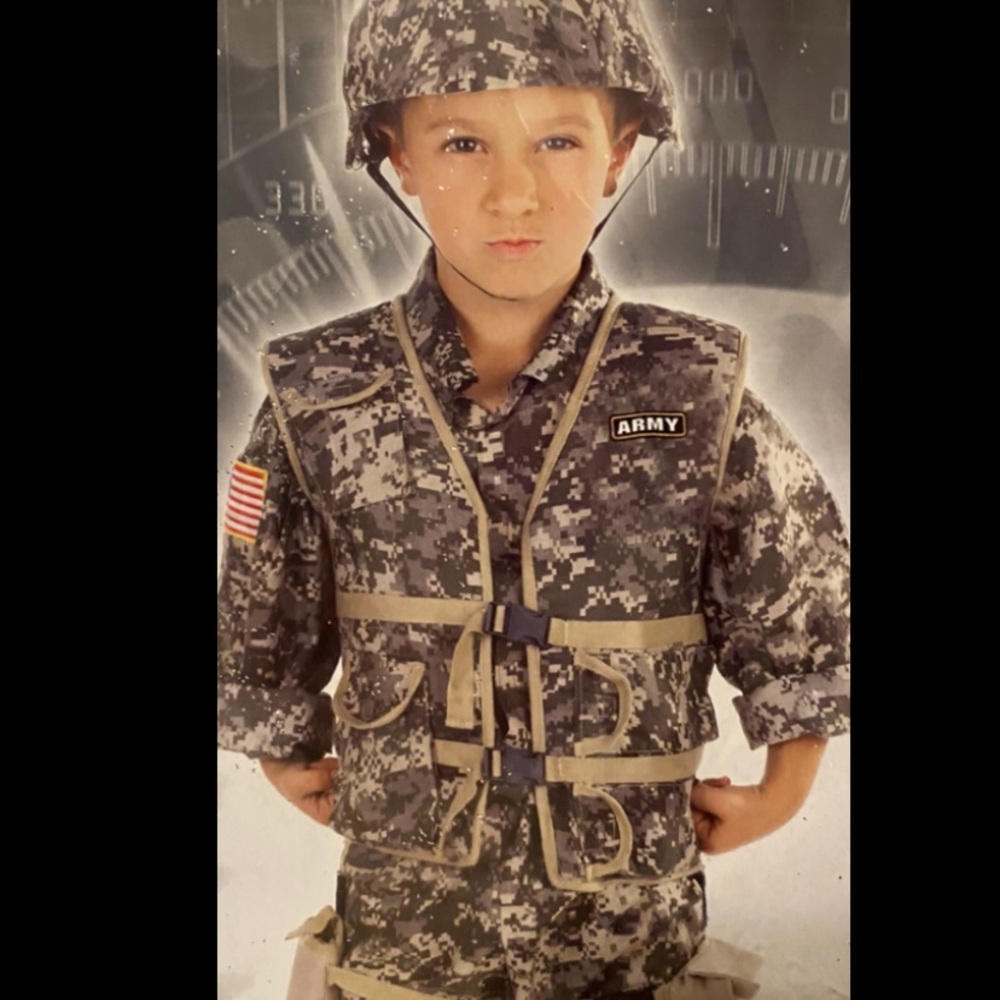 Child’s Army costume,perfect for dressup, Halloween.Shirt,vest,holster…